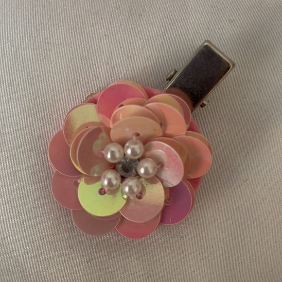 Hair clips with pink sequins and white pearls w/center rhinestone. Set of 3. - Picture 3 of 5